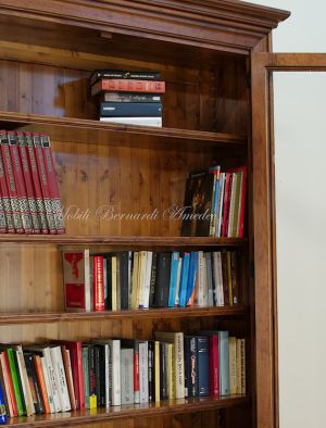 Libreria classica in legno massiccio di noce con 2 ante con vetro